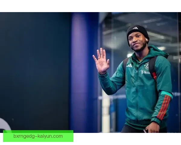 滕哈赫训练方式引发关注，竞技状态持续提升中展现出新特点